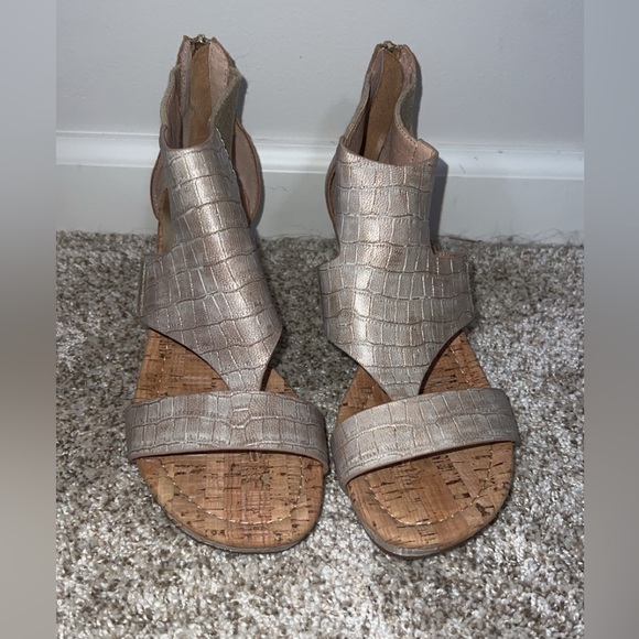 Donald J Pliner Wedge Sandal - Picture 2 of 13